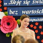 3. Dziewczynka recytuje wiersz.jpg