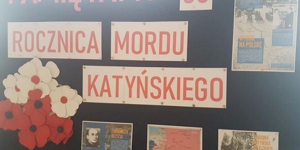 Napis na tablicy Pamiętamy.jpg