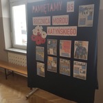 Tablica z napisem o mordzie katyńskim..jpg