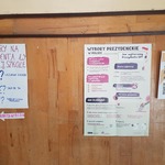 plakaty na ścianie.jpg