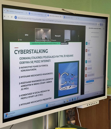 Widok monitora z wyświetlanym tekstem.jpg