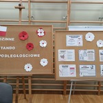 Korkowe tablice z biało-czerwonymi motywami.jpg