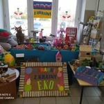 Zabawki eko - wystawa w szkole.