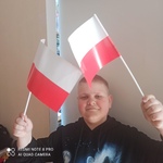 Uczeń z flagą.