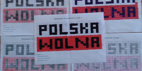 Napis "Polska Wolna" na karcie pracy