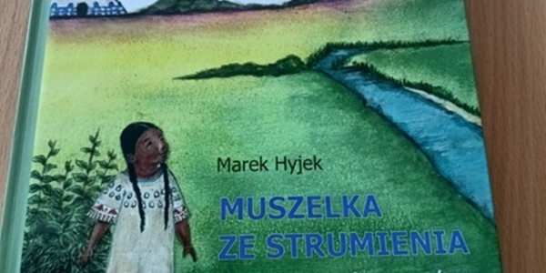 książka Muszelka ze strumienia.jpg