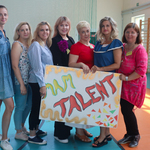 Siedem pań z napisem Mam Talent