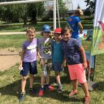 Czterech chłopców pozuje do zdjęcia..jpg