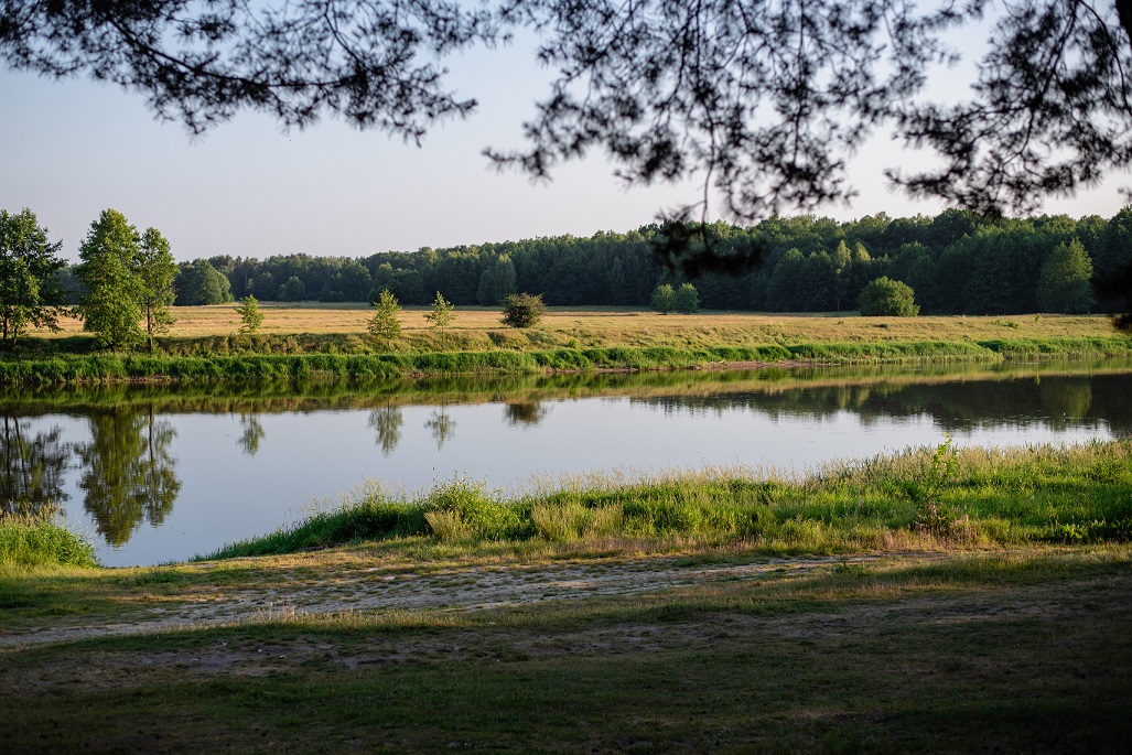 Krajobraz przyrody nad rzeką