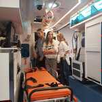 Dziewczyny w ambulansie..jpg